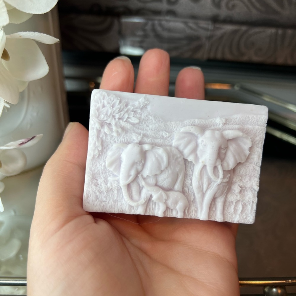 Elephant Soap Bar - Ginger and Saffron Citrus Scent - Picture 2 of 3